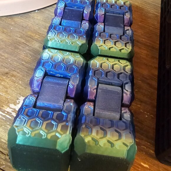 Fidgets - Picture 3 of 10